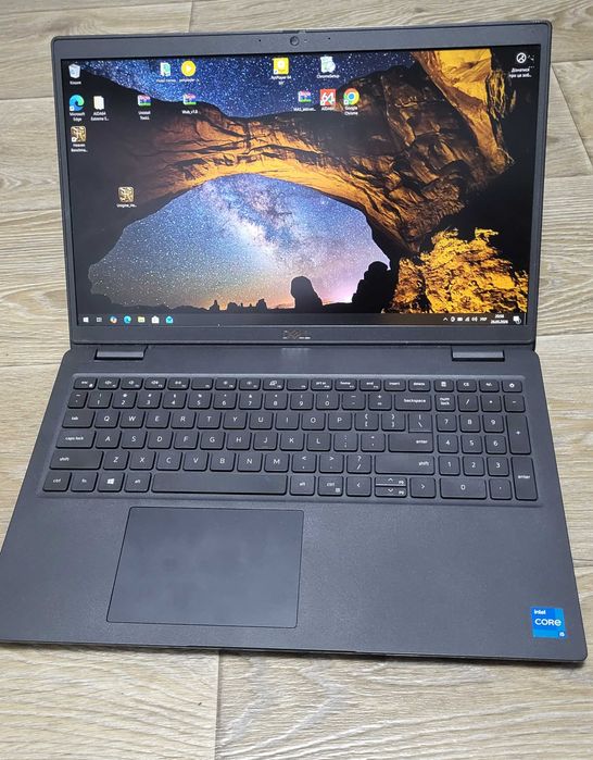 Ноутбук Dell  3520 i5 1135g7/Iris XE Graphic/8gb ddr4/m2 ssd 256gb