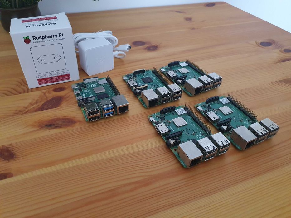 Raspberry Pi 3B+ (x4) & 4B+ (x1)