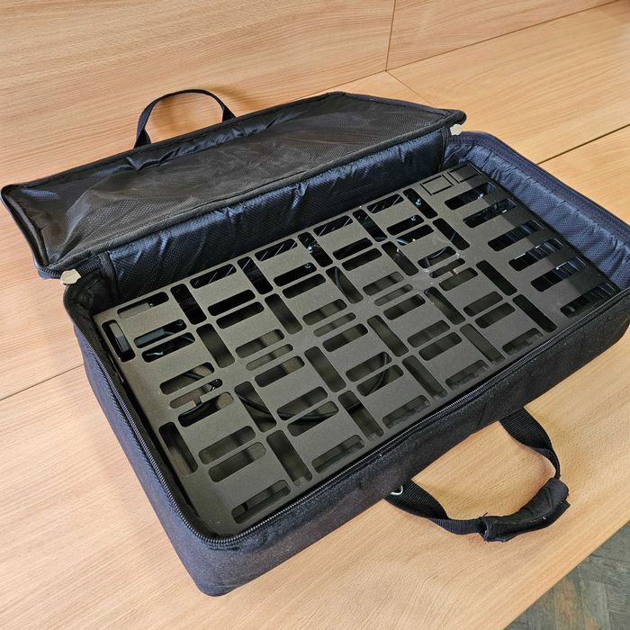 Zestaw: Pedalboard Rocksquad 60x30 + Custom Gniazda + Case Ikar +Torba
