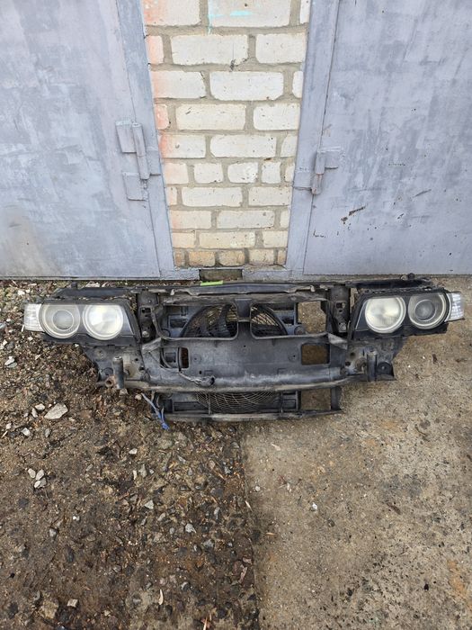 Телевизор BMW E38 передняя панель радиатора