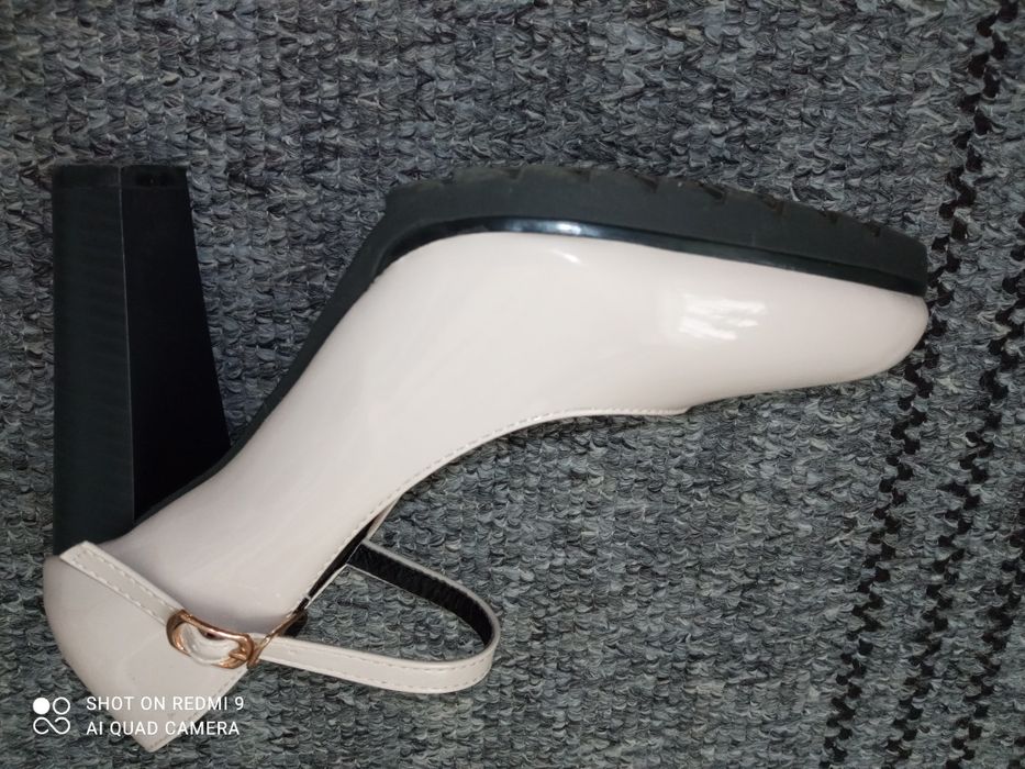 Продам туфли 39 р(25,5 см)