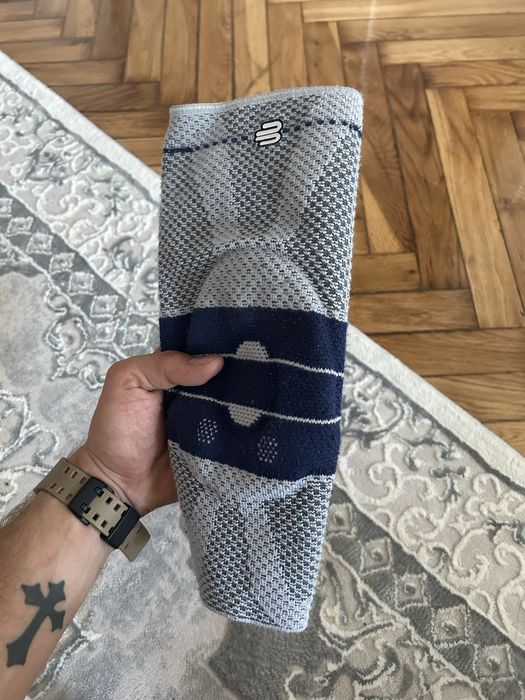 Opaska stabilizator na kolano Bauerfeind GenuTrain 3