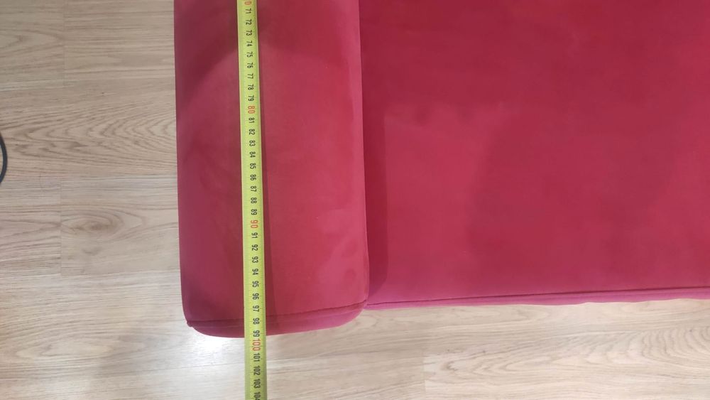 Sofá - cama vermelho extremamente confortável