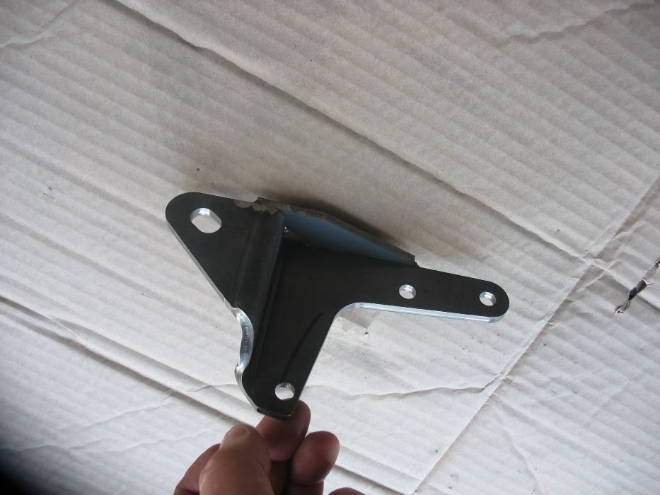 wspornik alternatora dolni ursus 3512 lub 2812 oryginał nowy