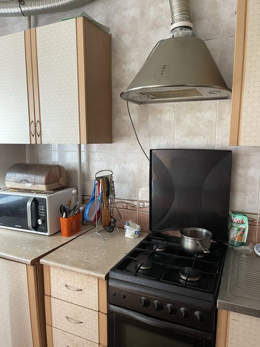 Здам в оренду Велику кімнату в 3-х кімнатній квартирі  біля Велмарту.