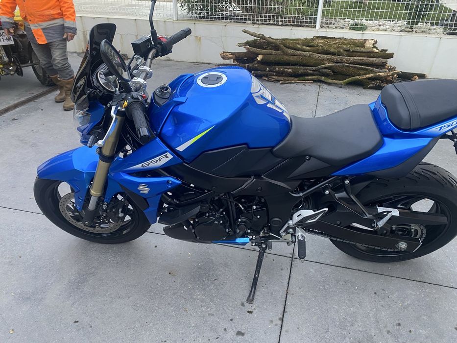 Suzuki gsr 750 como nova