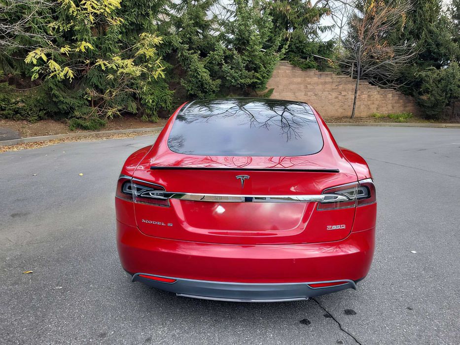 Tesla Model S      2015