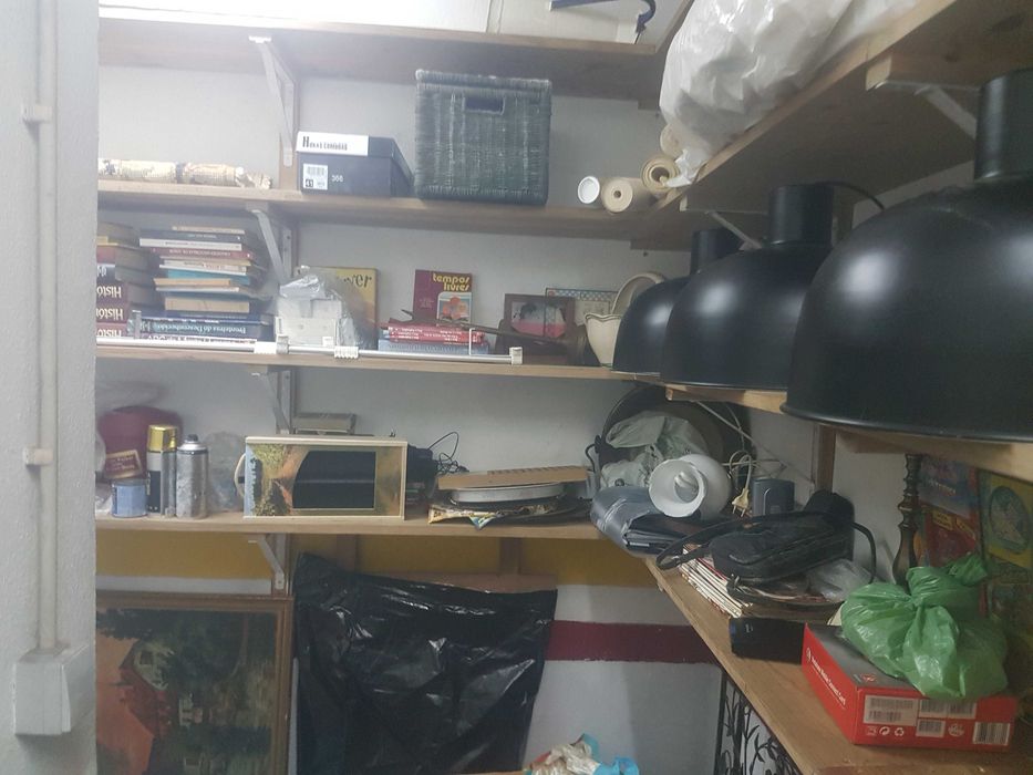 Prateleira de Madeira Maciça para Garagem Arrecadação com Acessórios