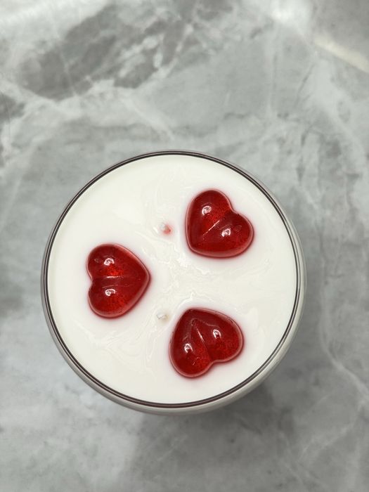 Свічка в бокалі