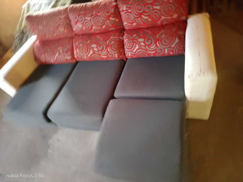 Sofa chaise longue reversivel com bancos desliizantes