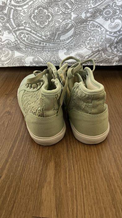 Ténis Verdes com detalhes