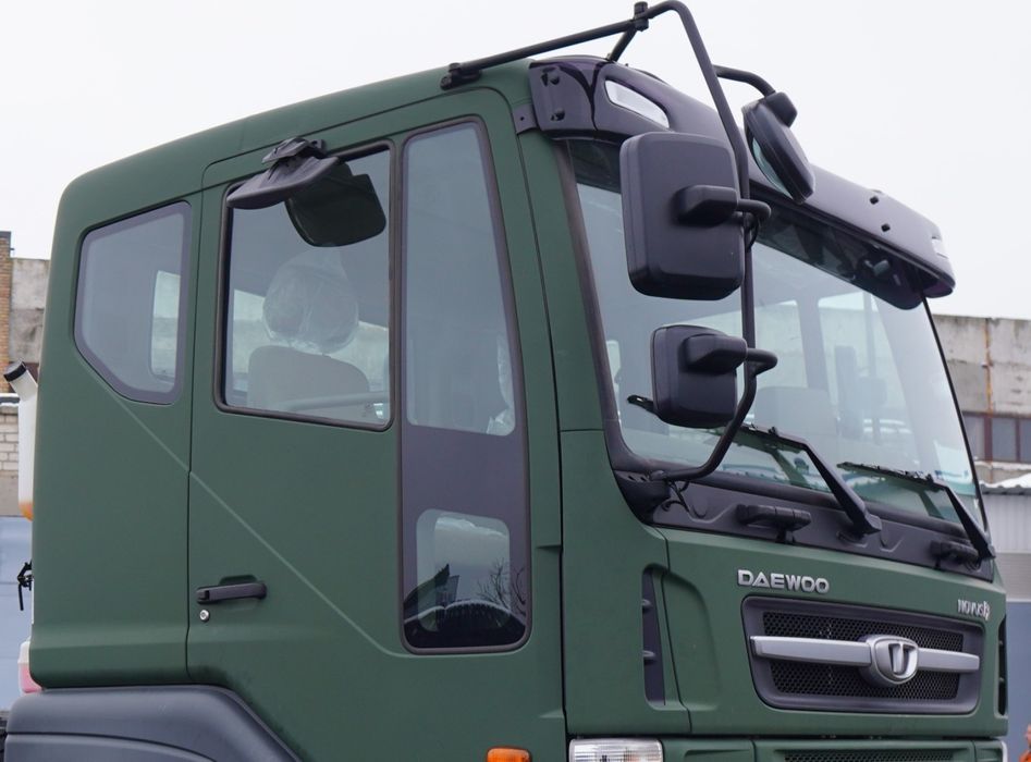 Скло кабіни Стекло на Daewoo Novus SE Деу Новус