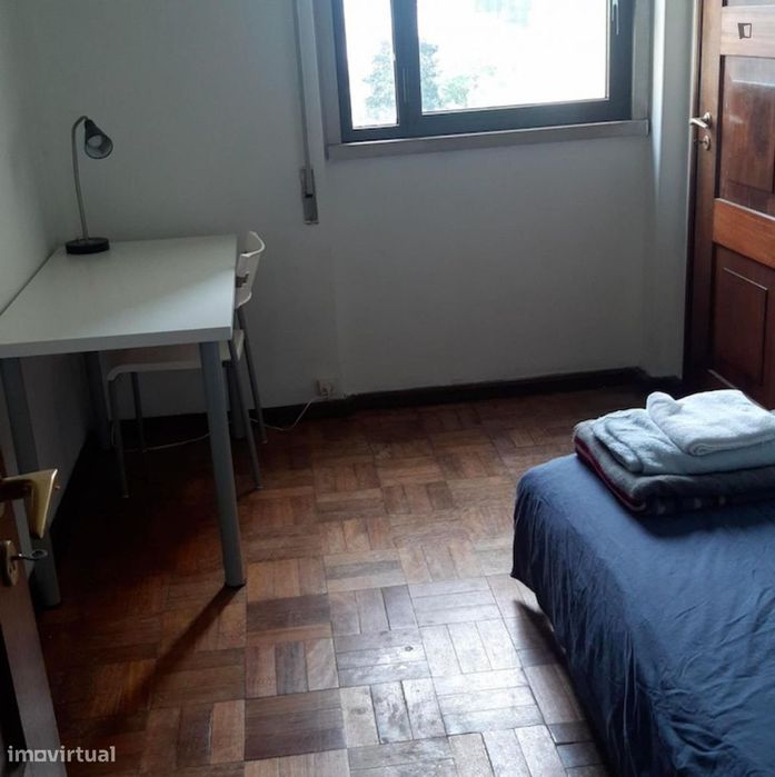 Quarto - localizado em Campolide Lisbon