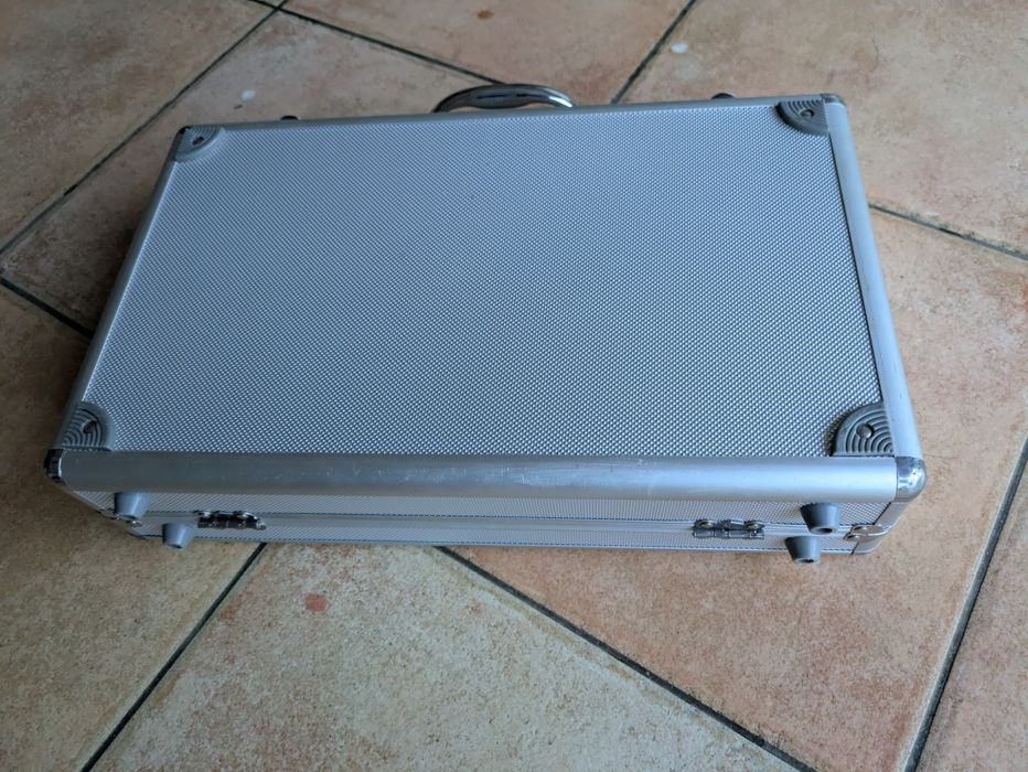 Mala alumínio numismática com tabuleiros para moedas