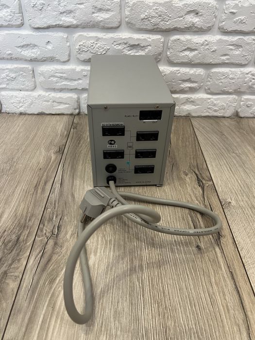 Стабілізатор напруги Defender AVR Real 1500VA.