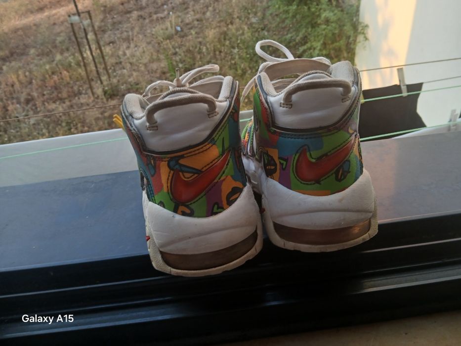 Nike air Uptempo "peace and love"