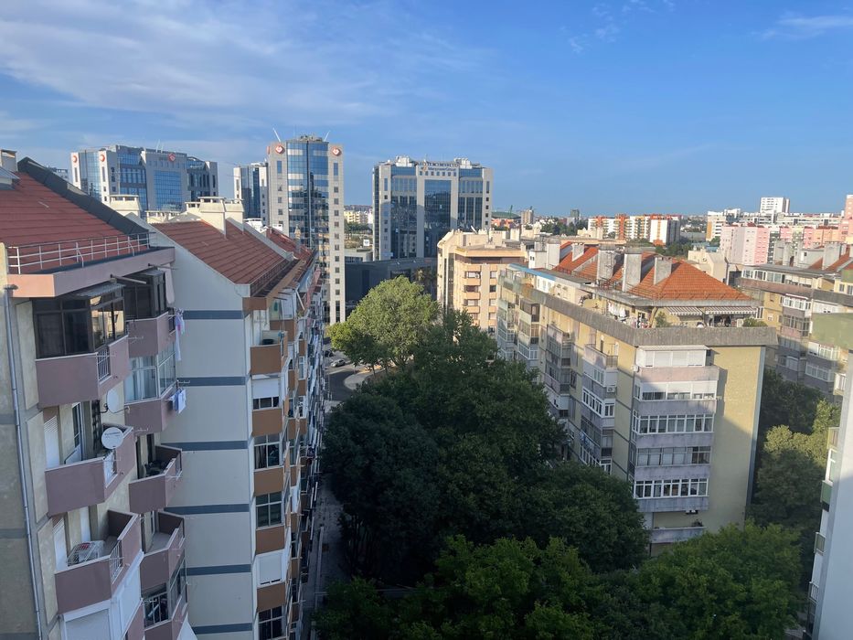 S. Domingos de Benfica - Apartamento T3 mobilado e equipado