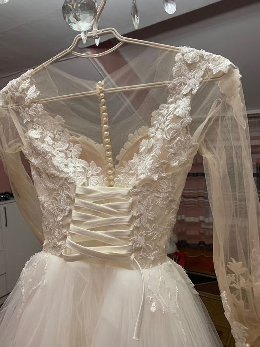 Весільна  сукня.