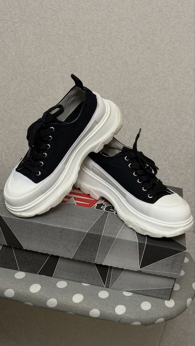 Кросівки Alexander McQueen розмір 38