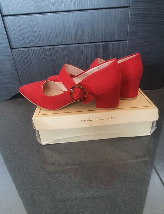 Buty na obcasie czerwone
