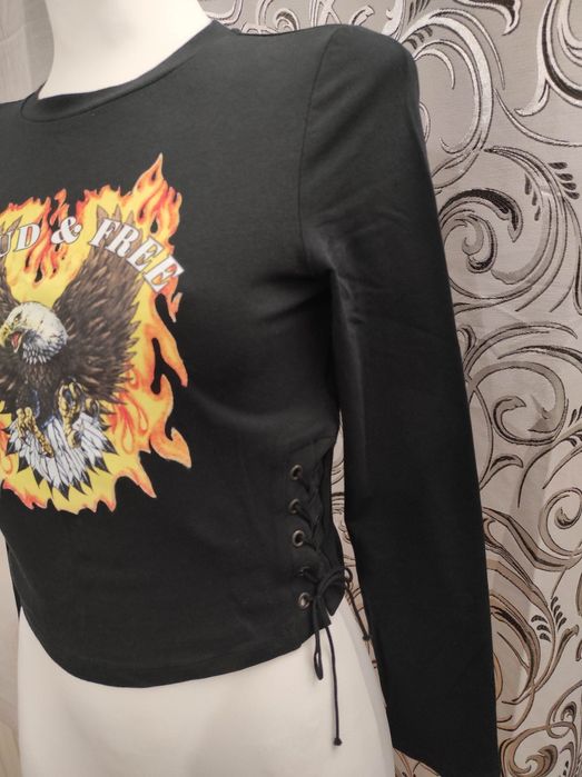 Bluzka czarna z orłem crop top bershka M S