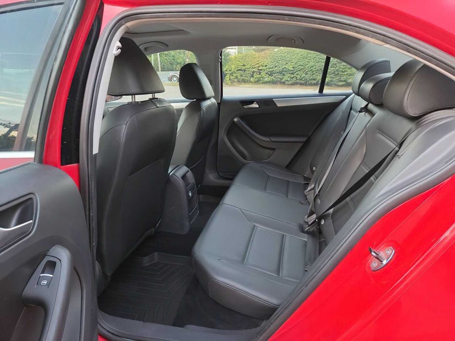 Volkswagen Jetta      2013
