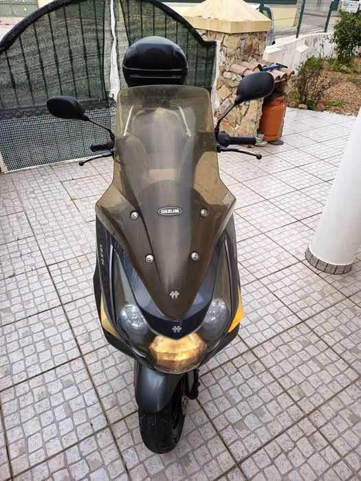 Moto Maxi Scooter Daelim Z3 125