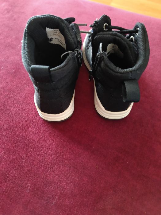 Adidasy dla chłopca.  H&M.