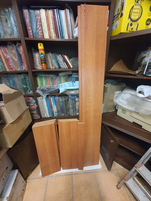 Estante em bom estado