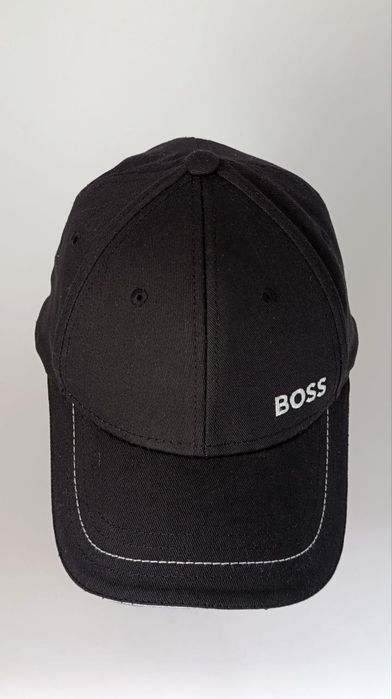 Мужская бейсболка hugo boss с ярким логотипом