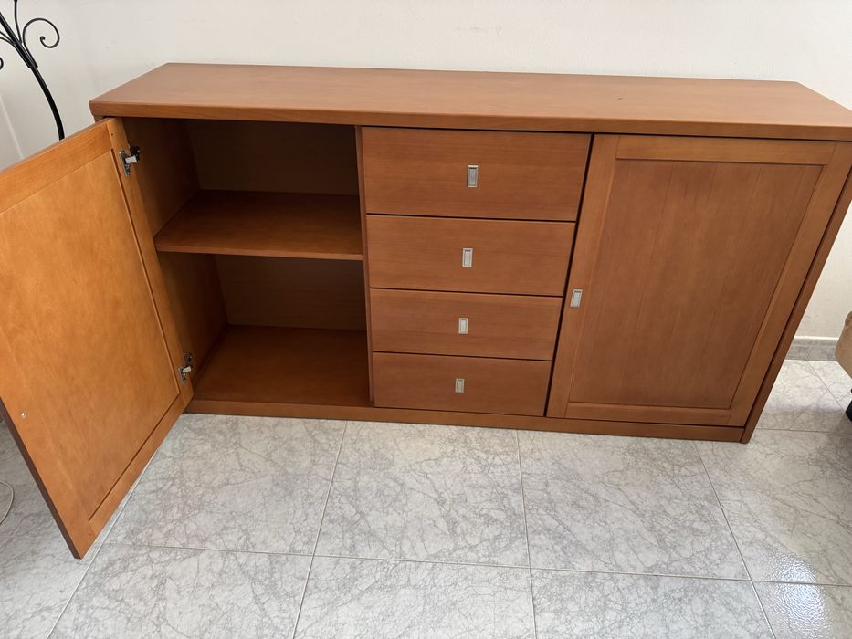 Mesa de jantar em madeira maciça + 6 cadeiras — Aparador incl. / sep.