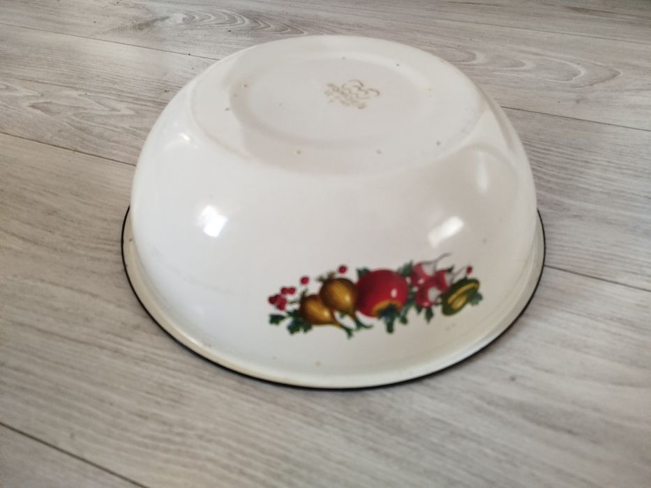 Miska emaliowana dawnych lat