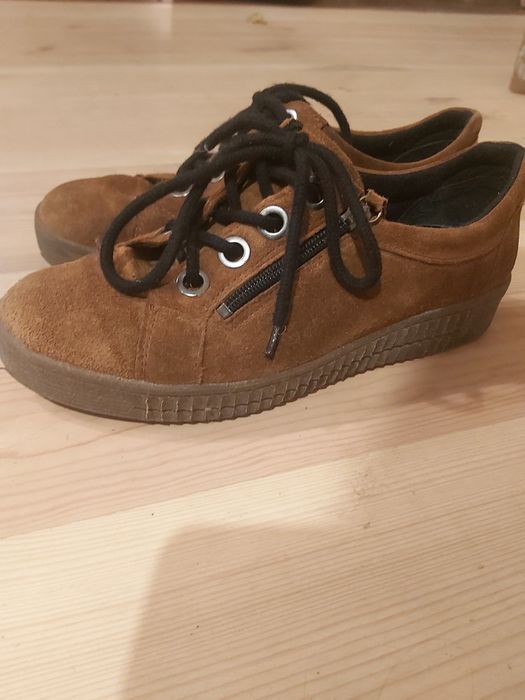 Sneakersy zamszowe marki avena