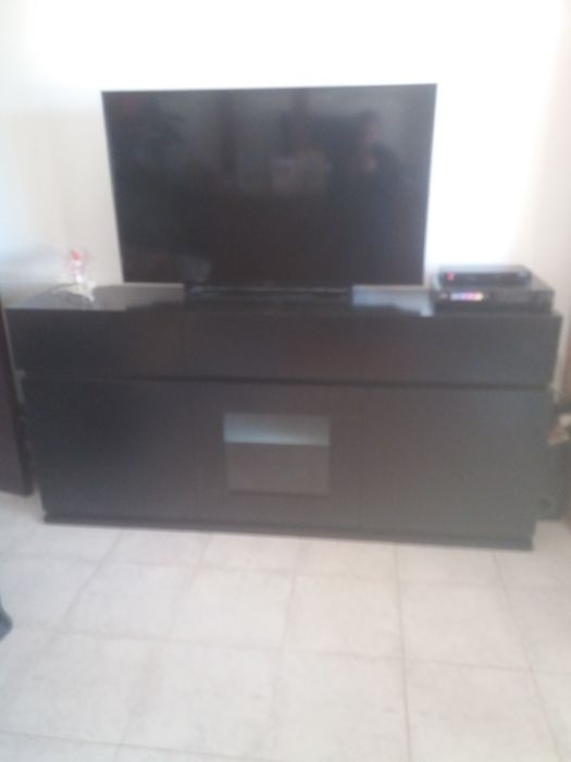 Móvel  aparador  preto