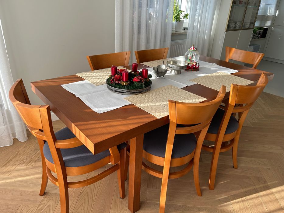 Paged stół z krzeslami