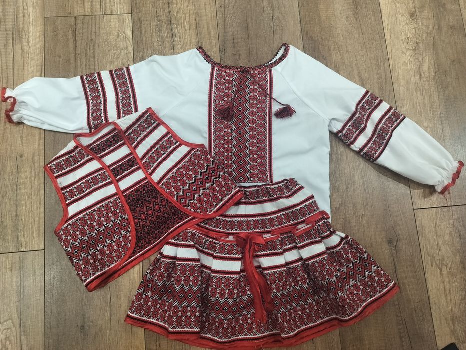 Костюм-вишиванка на дівчинку