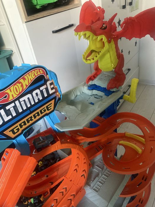 Hot wheels ultimate garage
