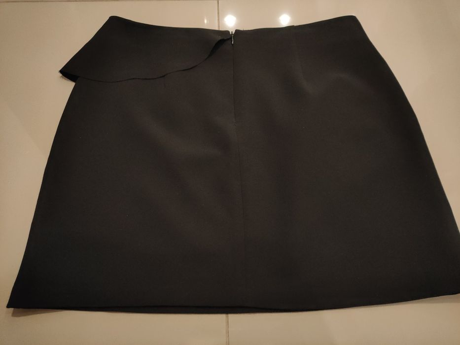 spódnica mini Zara z baskinką falbanką czarna M 38