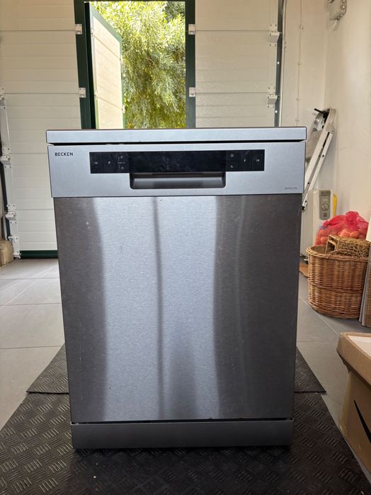 Máquina de Lavar Loiça BECKEN BDW5296 IX (dentro da garantia)