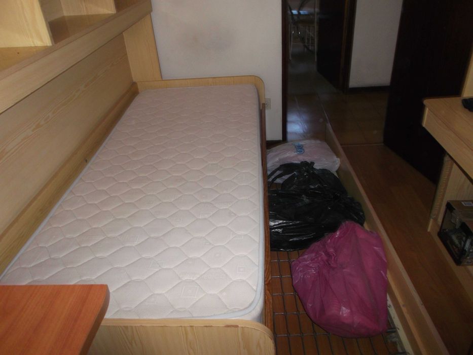 Estúdio de Quarto Usado em bom estado.