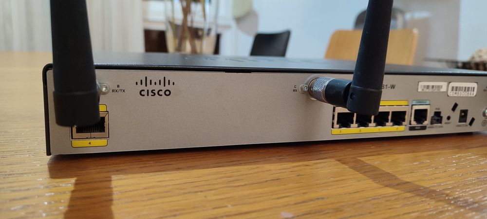 Cisco C881W Wireless Router (CCNA)64284523133699124
