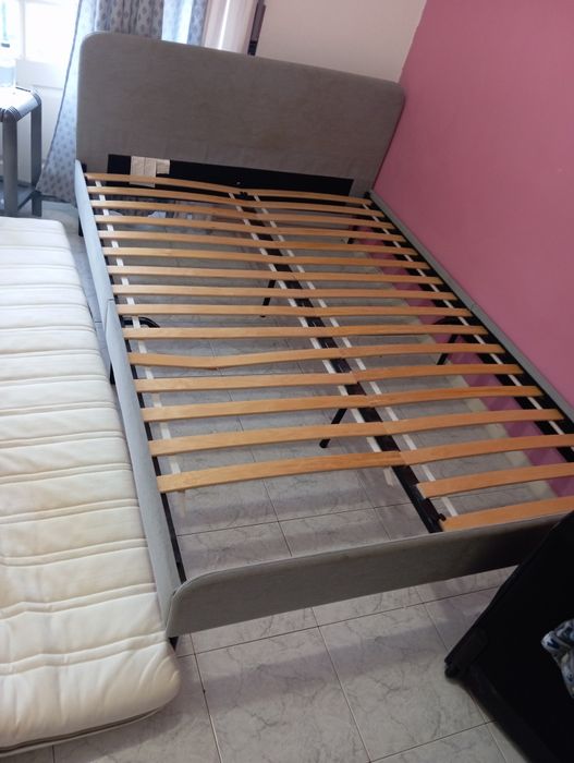 Cama de casal IKEA