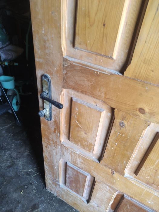 Двері дерев'яні вхідні