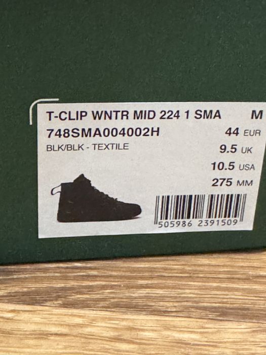 Нові демісезонні кросівки Lacoste