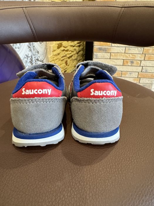 Дитячі фірмові кросівки