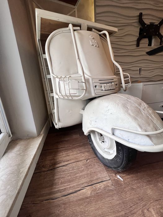 Barek Loftowy Skuter Bajaj Chetak | Regał na Wino i Kieliszki Retro Industrial