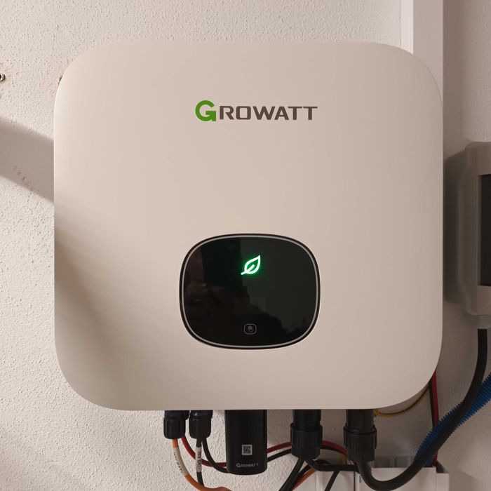 Inversor híbrido Growatt MIN 3000TL-XH, em excelente estado, 1 ano de uso.
