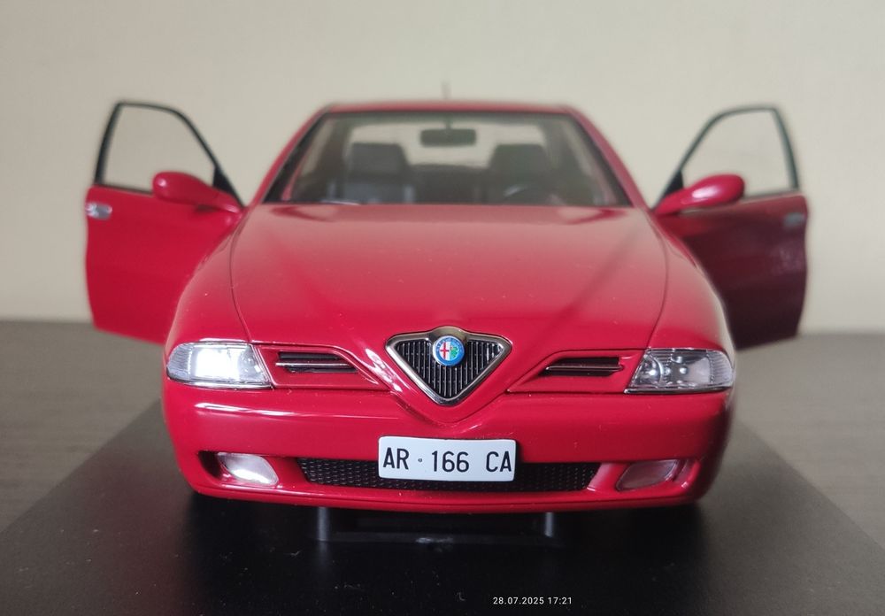 Alfa Romeo 166 3.0 V6 1:18 Mitica