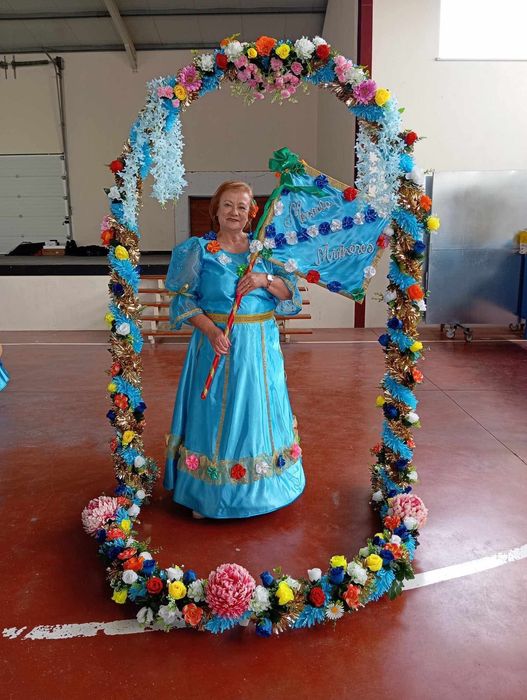 Trajes de Marchas Populares para alugar