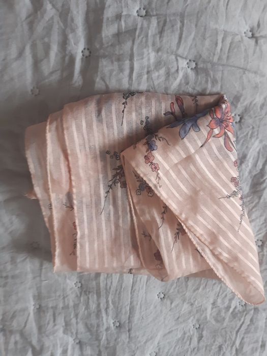 Szal delikatny, damski, apaszka